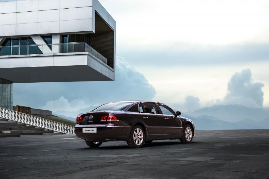  Volkswagen Phaeton V6 2015 года  (CN) (фото 10 из 15)